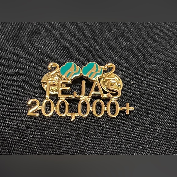 Rare 2002 Tejas Girl Scouts Pinback Commemorating 200,000+ Girl Scouts in Texas - Picture 1 of 2